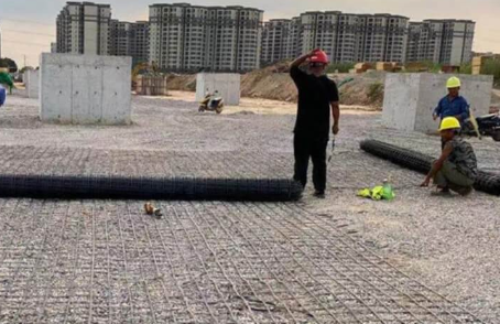 伽师土工格栅铺设前地基要怎么处理？